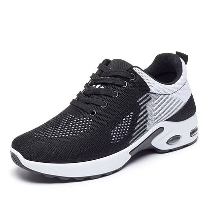 Women's casual running shoes in Flyknit material with mesh lining and round toe design
