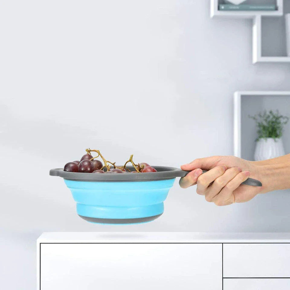 Collapsible silicone colander for washing and draining fruits and vegetables in the kitchen