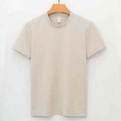 Short sleeves solid colour T-shirt with straight cut and non-iron fabric.