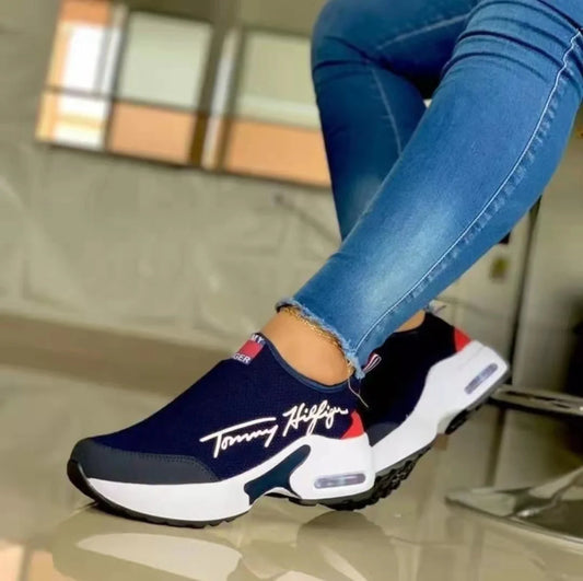 Women's slip-on sneakers with air cushion and mid heel in white, red, black, navy blue