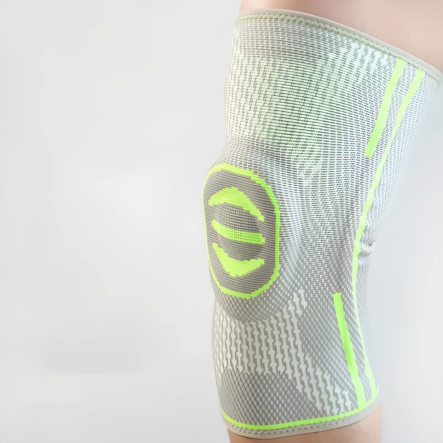 Cotton mountaineering knee pads in blue, green, or yellow colours for sports protection