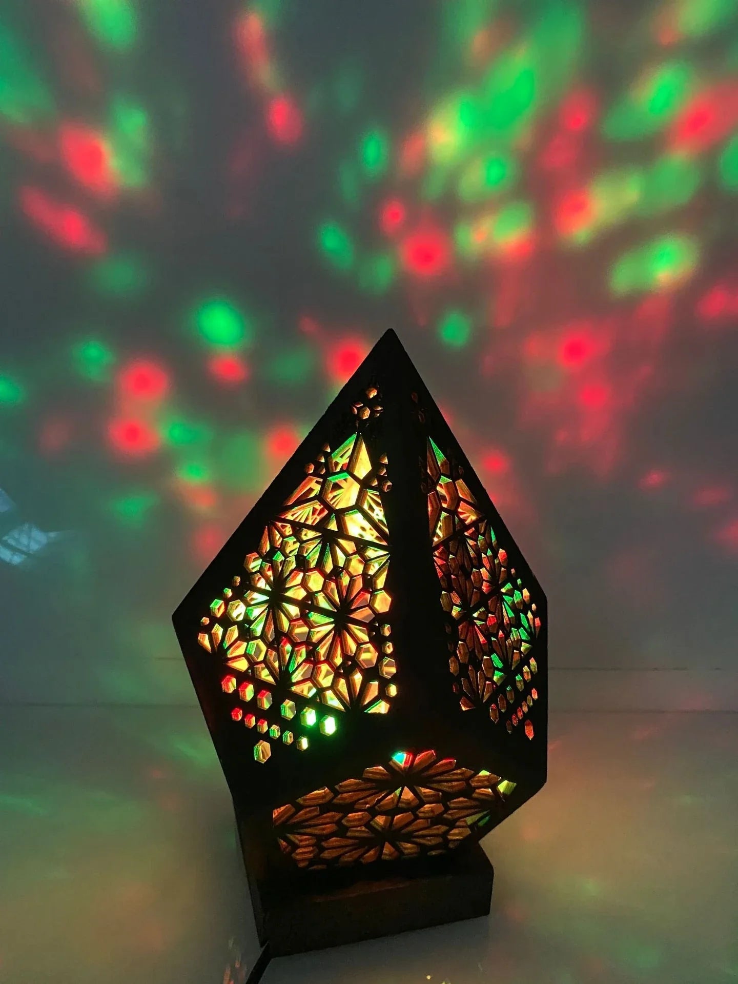 Wooden projection lamp with 3D diamond-shaped lights and colourful prism ring effects, creating a cosy and enchanting atmosphere
