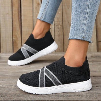 Black women's casual mesh shoes with flyknit upper and rubber sole