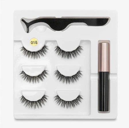 Magnetic false eyelashes set for easy, glue-free application and a stunning look.