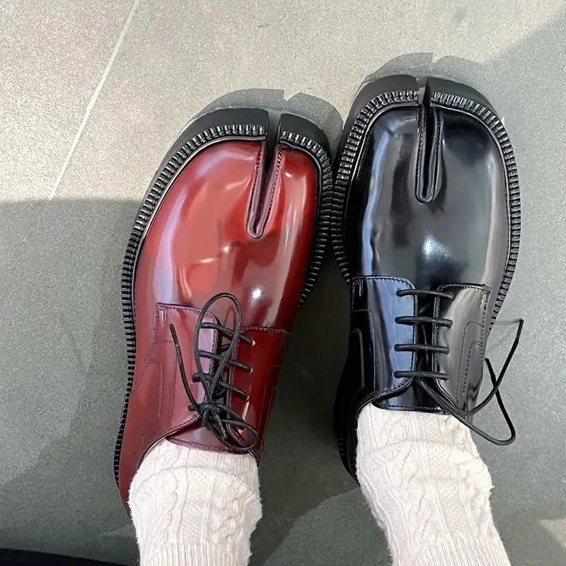 Split-toe loafers with microfiber upper, pigskin lining, black or red, 1-3cm low chunky heel