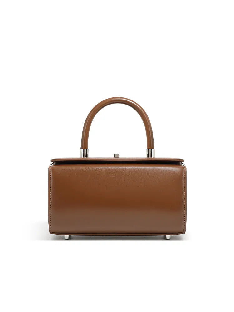 Women's leather one-shoulder crossbody bag in cowhide with clamshell design and internal phone pocket