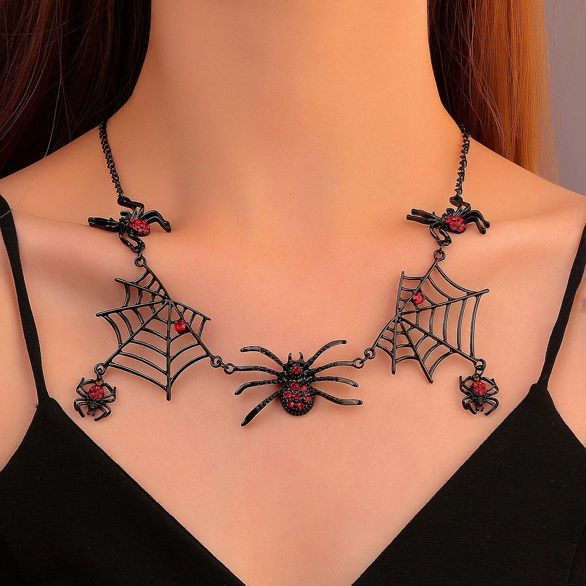 Fashionable Halloween spider and spider web necklace made of high-quality alloy with an electroplated finish