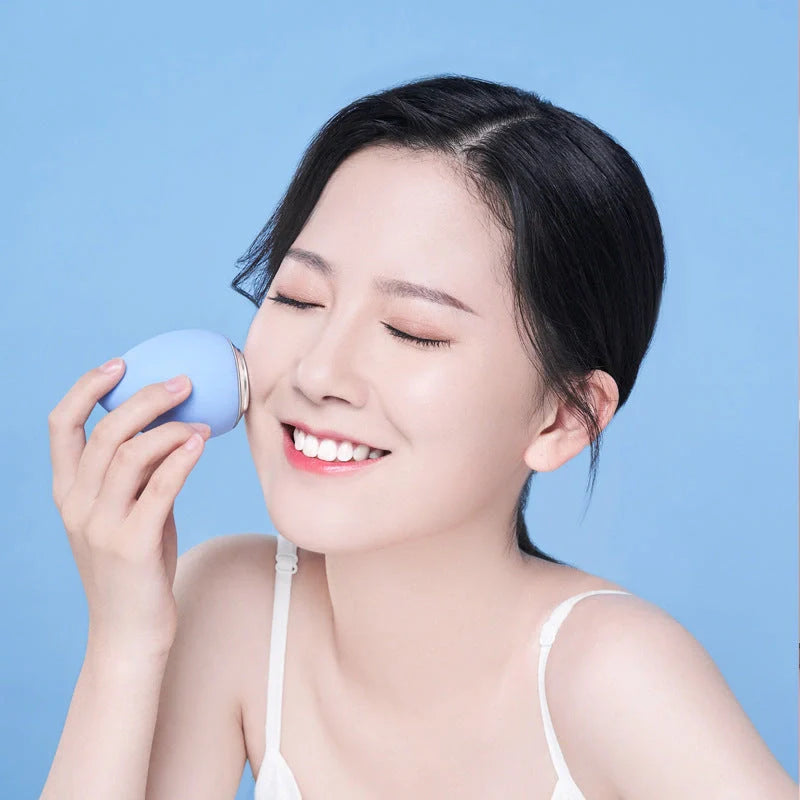 Electronic Cleansing Egg in pink and blue, compact beauty tool for deep skin cleansing