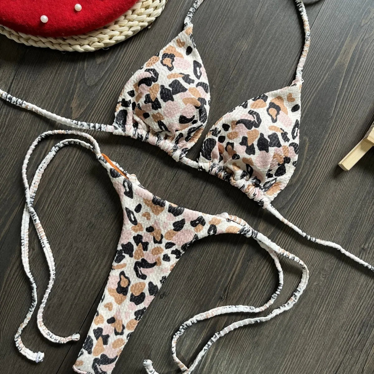 Women's printed two-piece bikini swimsuit with quick-dry fabric and cotton lining.