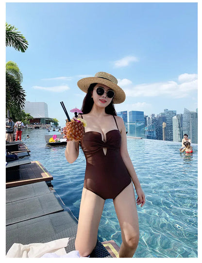 Solid colour one-piece swimsuit with spaghetti straps and push-up cups on a mannequin