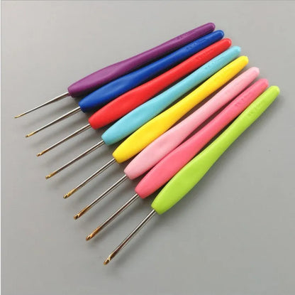 Set of 16 crochet hooks with thick and thin handles in storage bag, sizes 1.0mm to 6.0mm