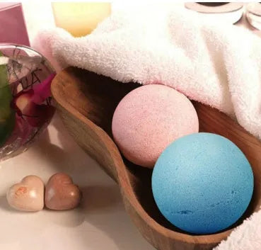 Six 60g organic bath bombs in green tea, strawberry, orange, mint, lavender and rose scents with shea butter and cocoa butter.