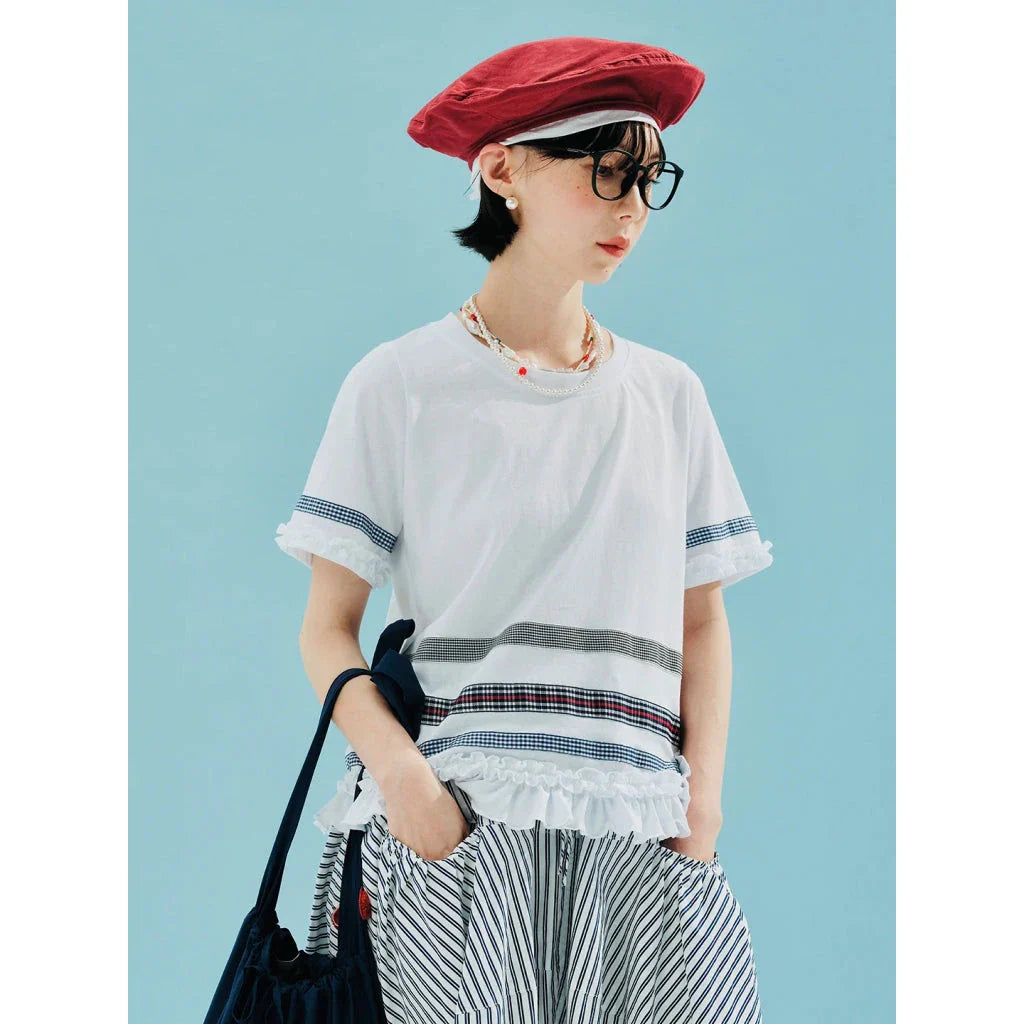 Casual plaid lace t-shirt with colour block design, featuring short ruched sleeves and a comfortable loose fit