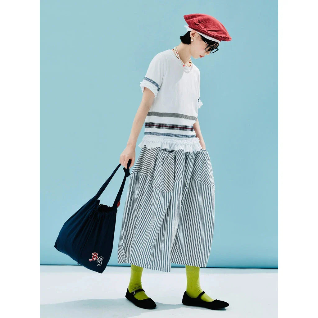 Casual plaid lace t-shirt with colour block design, featuring short ruched sleeves and a comfortable loose fit