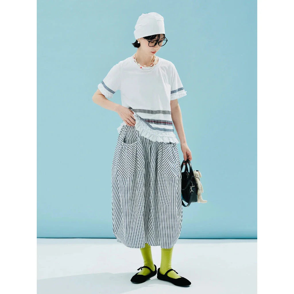 Casual plaid lace t-shirt with colour block design, featuring short ruched sleeves and a comfortable loose fit