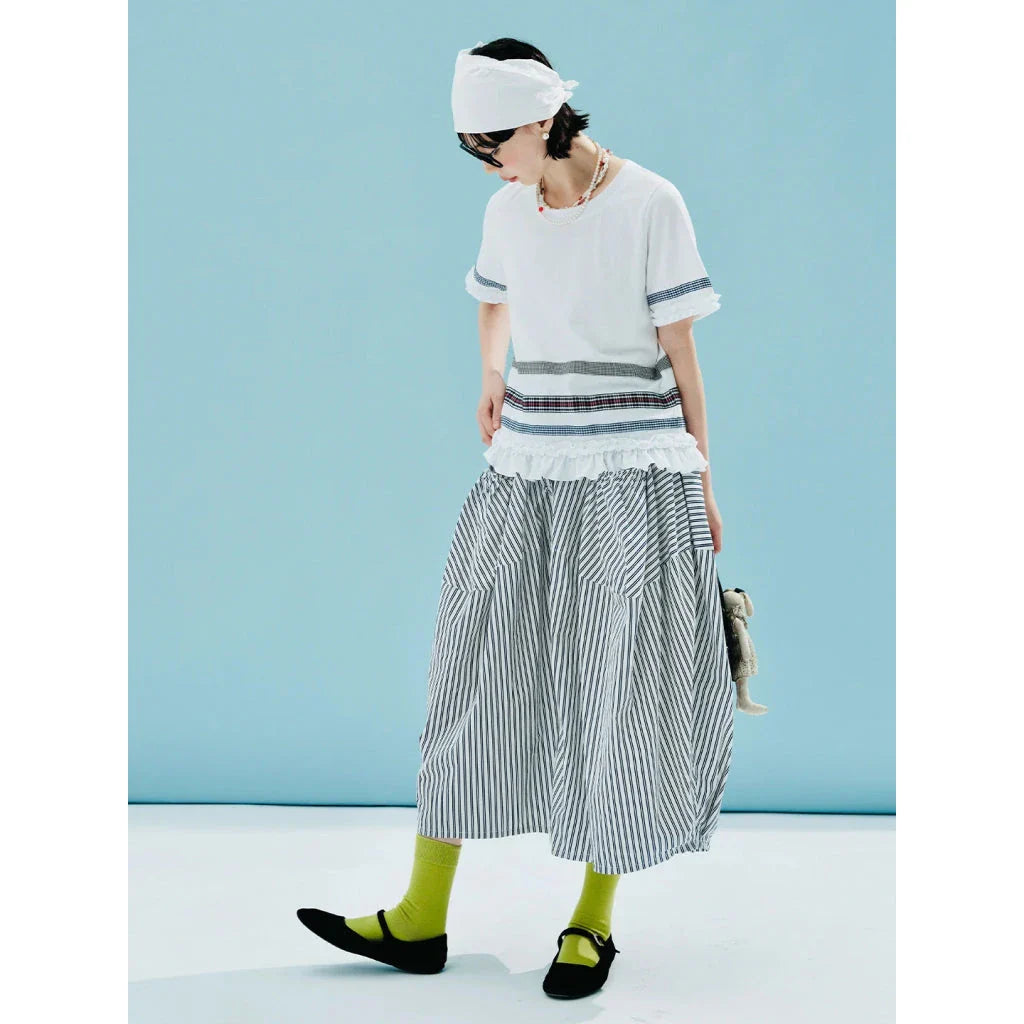 Casual plaid lace t-shirt with colour block design, featuring short ruched sleeves and a comfortable loose fit