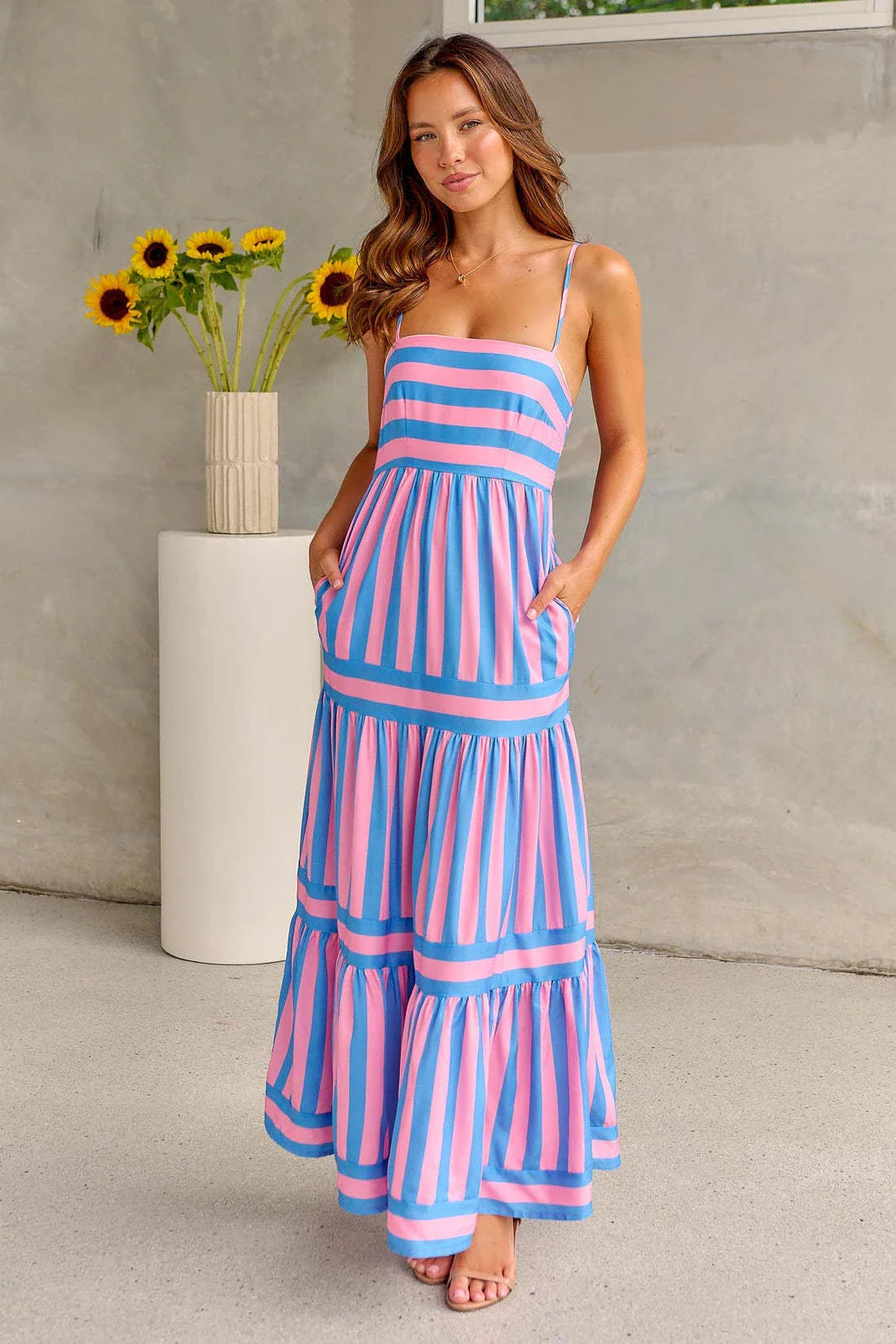 Stylish striped backless beach dress with pockets for women's summer vacation and beach wear