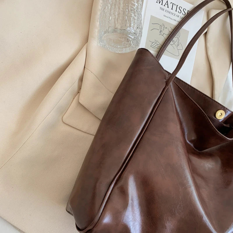 Premium faux leather shoulder bag in a variety of chic colors for autumn and winter fashion