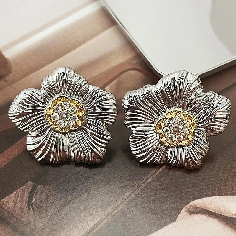 Retro textured gardenia stud earrings in two-tone copper with European styling