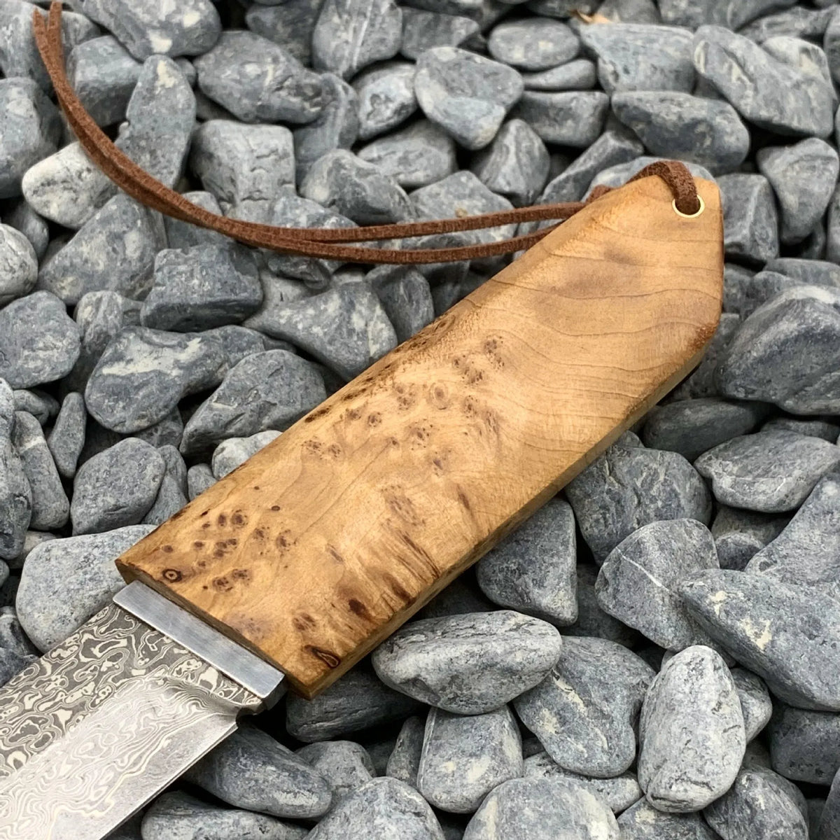 Outdoor Damascus pattern steel short knife with Thuja wood handle measuring 18cm