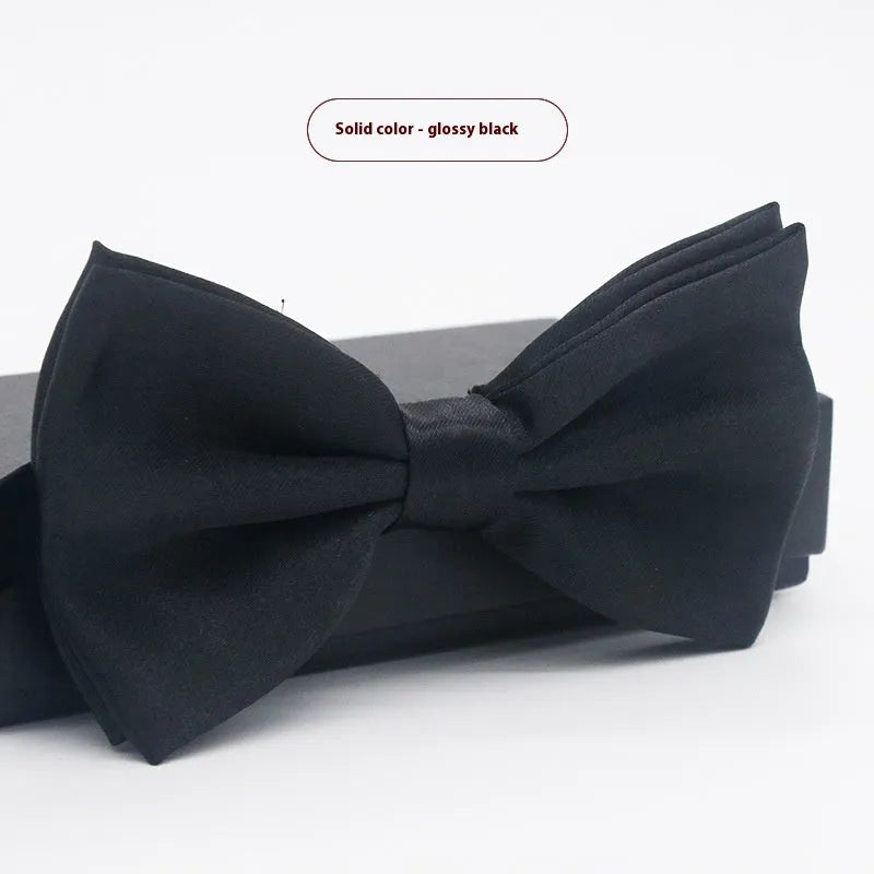 A solid colour pre-tied bow tie with an adjustable neck strap, shown in a classic flat head shape.