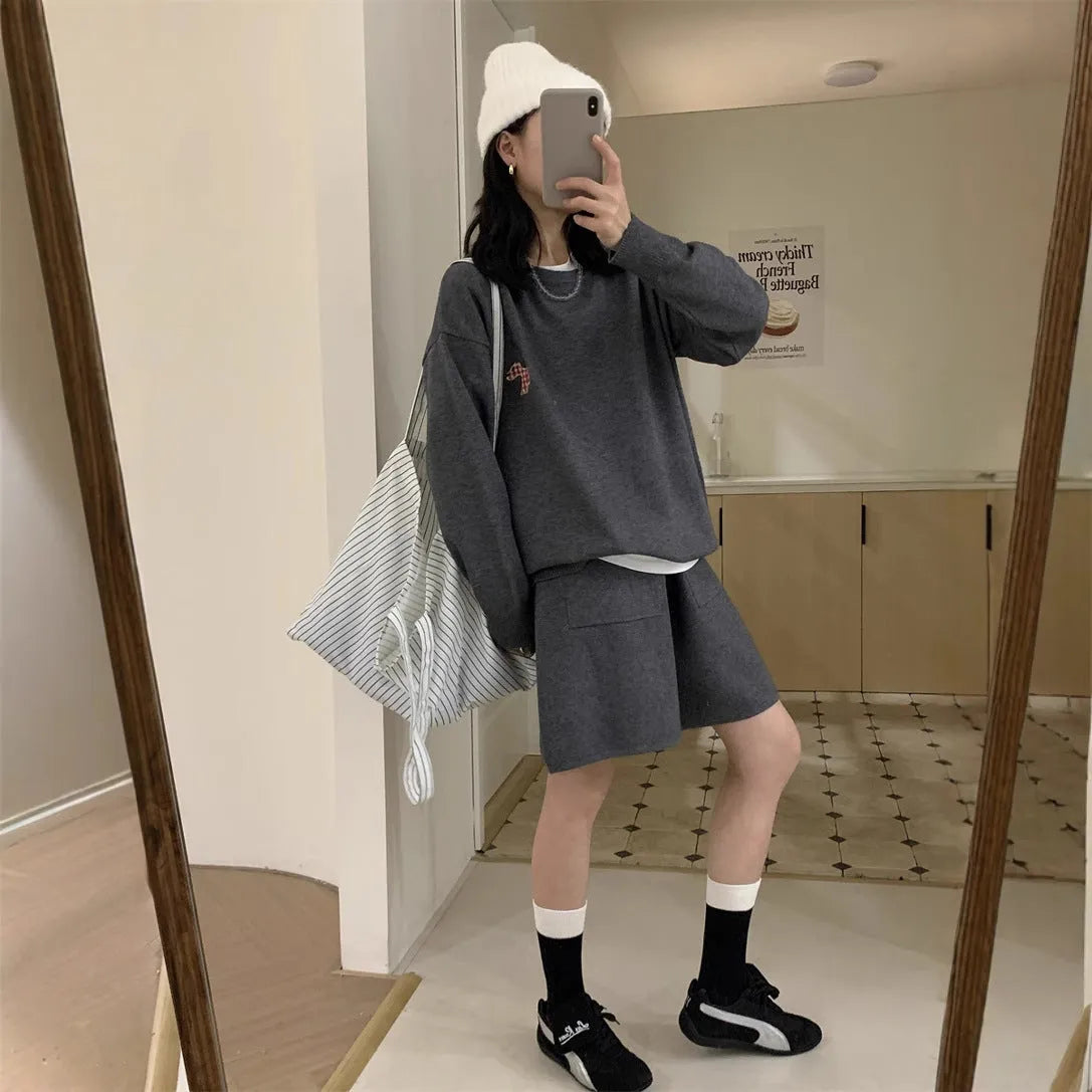 Women's casual knitted sweater and shorts set with animal embroidery in imitation cashmere fabric