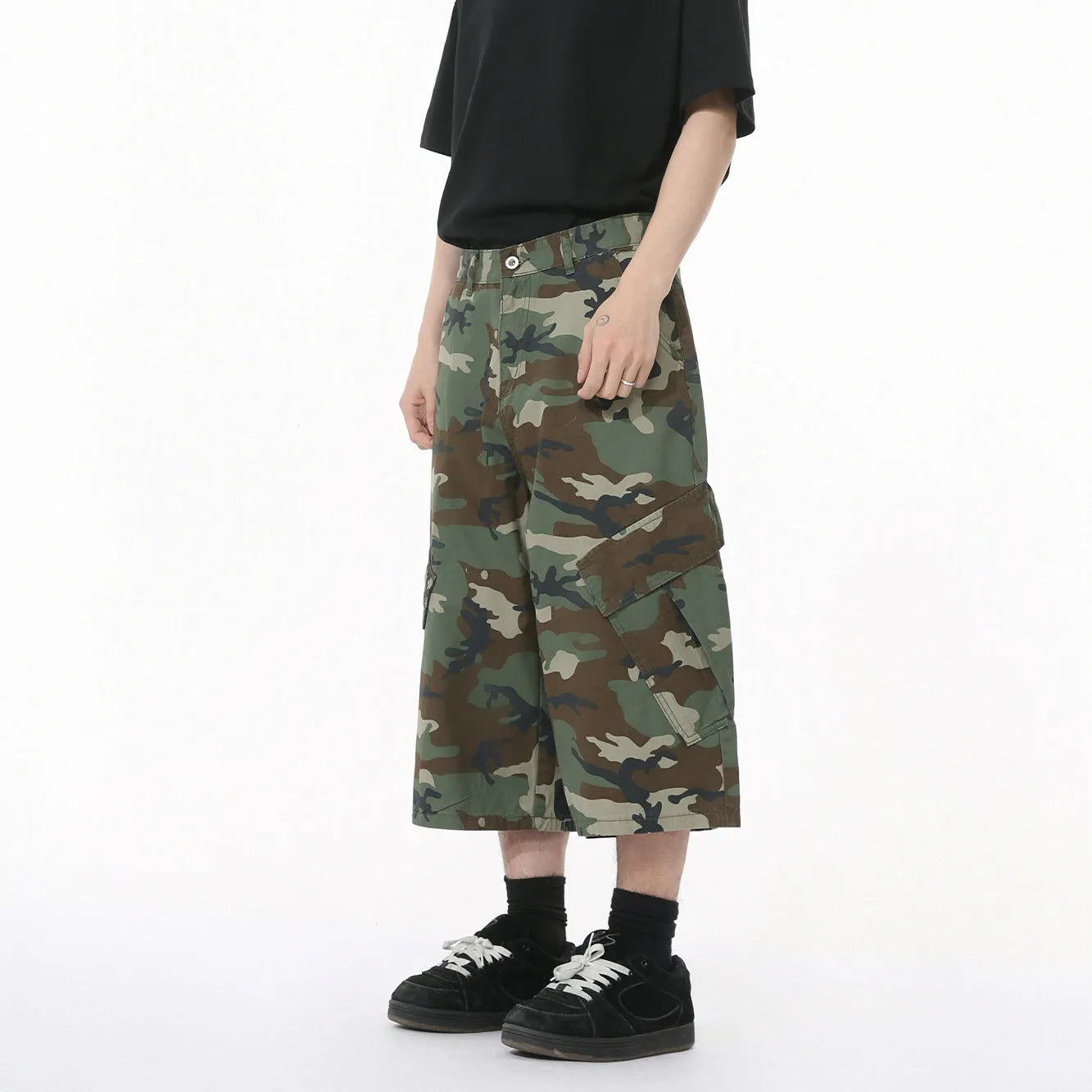 Cotton men's camouflage jeans with wide leg loose fit, cropped length, and large side pockets in sizes S to XL