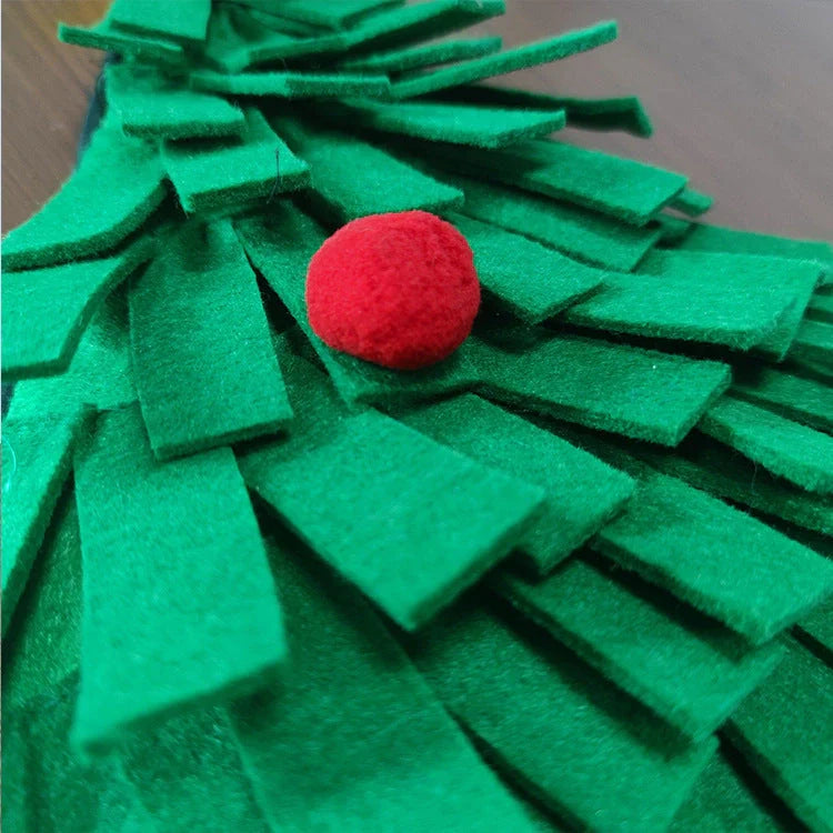 Green dog snuffle mat for olfactory training and slow feeding, 45cm x 45cm