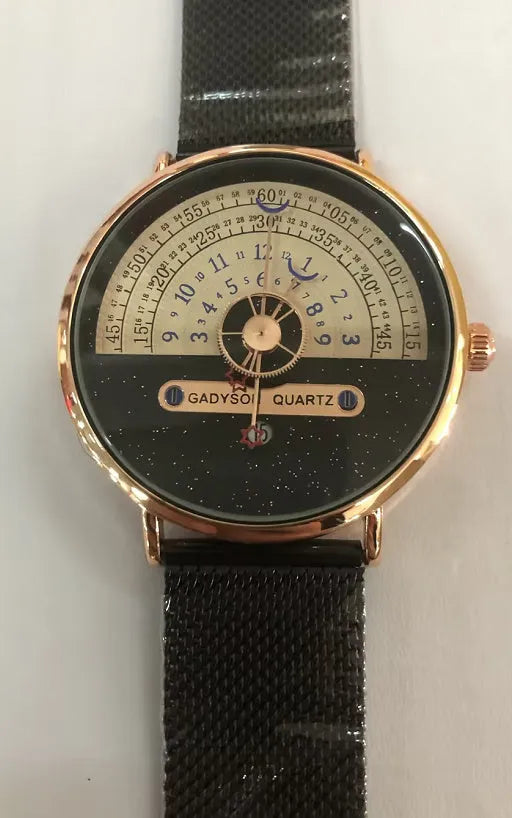 Men's silver and gold sports quartz watch with 40mm dial and stainless steel strap