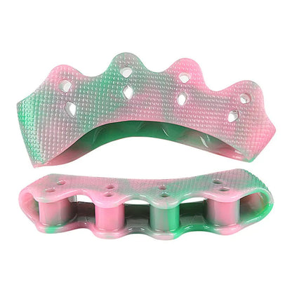 Five-hole SEBS toe separator in colour gradient, average size, for overlapping toes and daily leisure use
