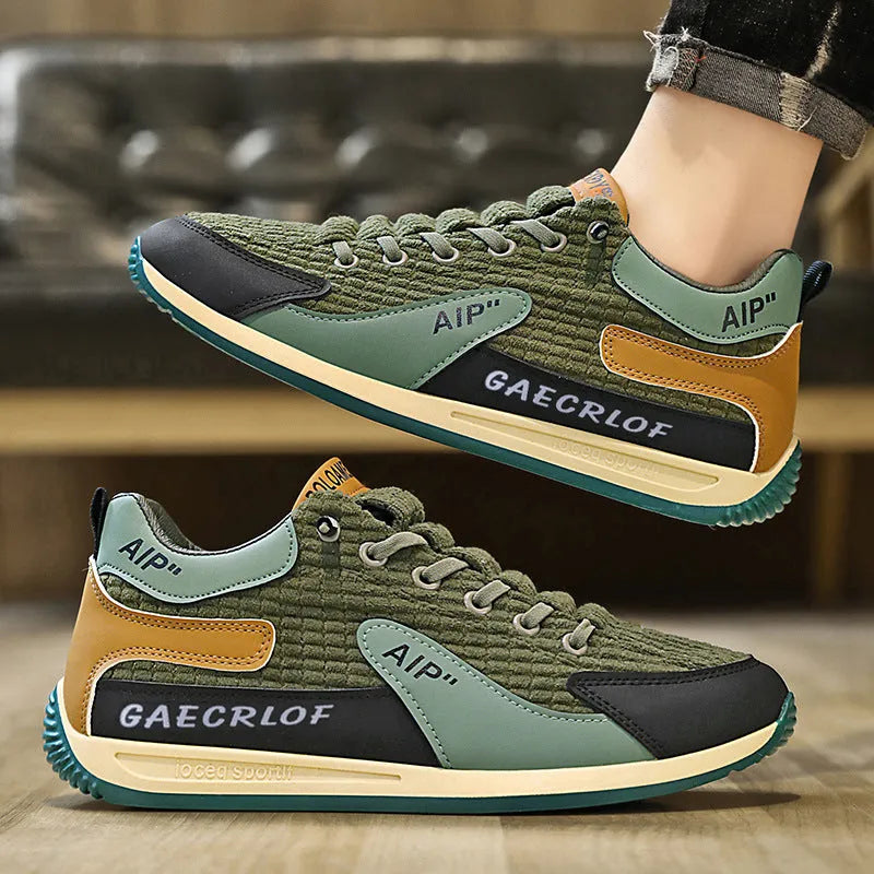 Men's green and grey mesh running shoes with round toe and lace-up closure