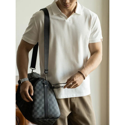 American-style cotton polo shirt in blue, black or white with short sleeves and regular fit