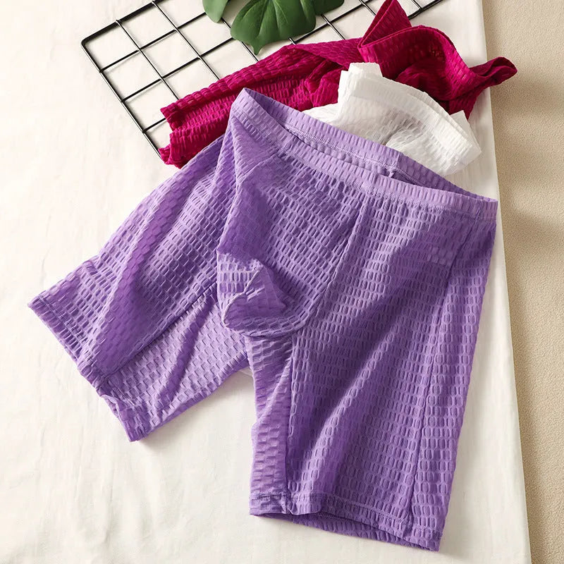 Men's solid-colour lace boxer shorts with a hip-lifting shaping design.