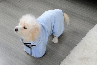 Plush, absorbent dog bathrobes in various colors and sizes to quickly dry pets after baths or outdoor activities