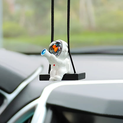 Resin cartoon astronaut car pendant with five character variations