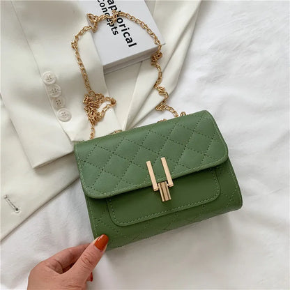 Minimalist women's crossbody bag in vegan PU leather with a diamond lattice chain strap.