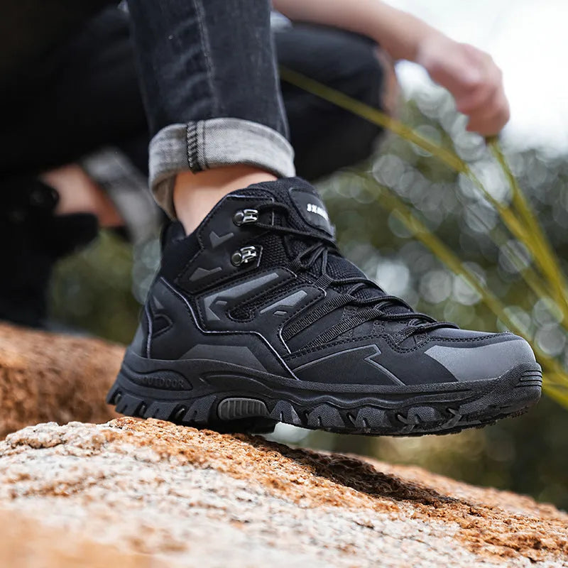 High-top hiking shoes in flannel with natural rubber sole, shown in colour options for outdoor wear.
