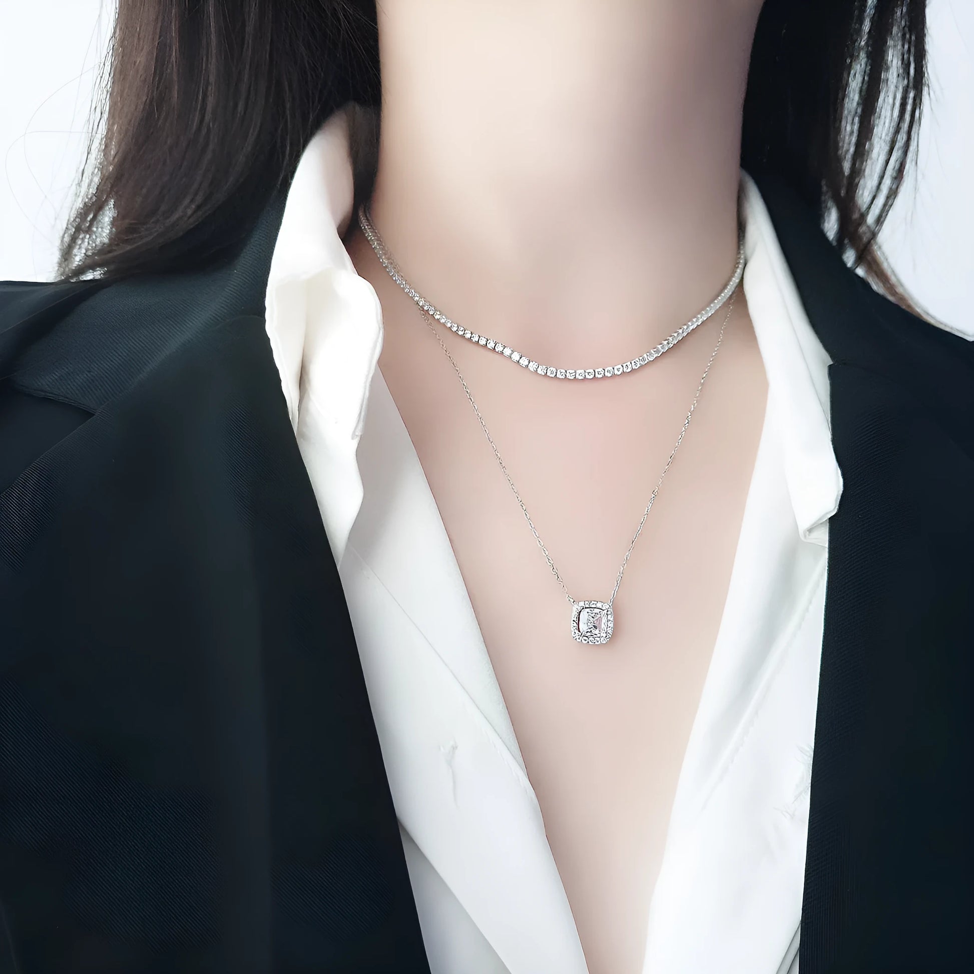 Women's 925 sterling silver necklace with diamond cut round elements in silver colour