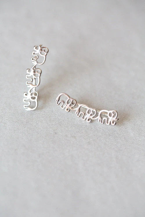 Daisies stud earrings for women in gold and silver, lightweight and durable alloy construction