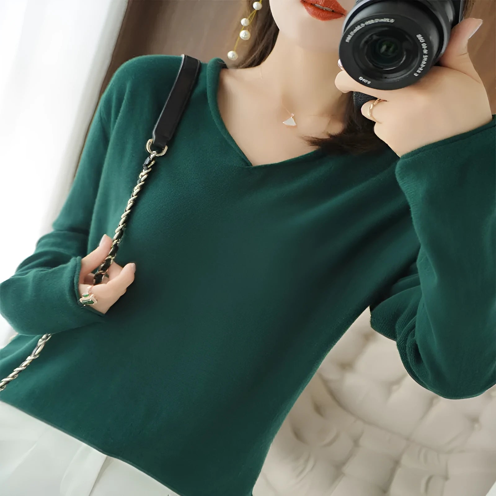 Women's V-neck long sleeve knitwear top in elegant style with non-ironing feature