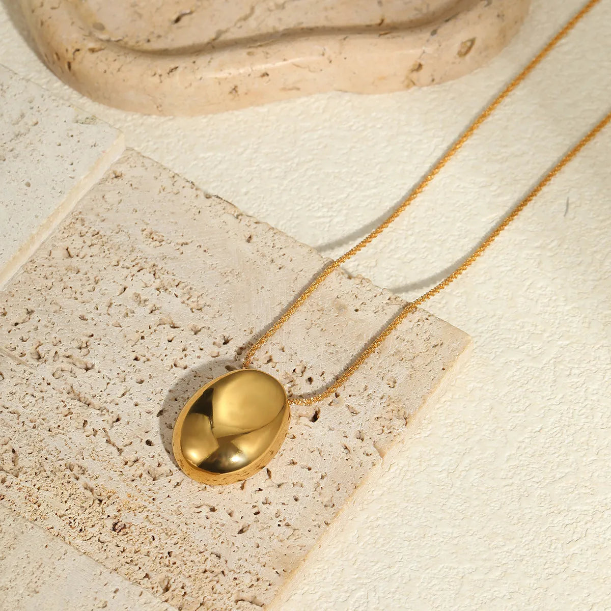 Long geometric gold-plated necklace with adjustable 41-50cm chain and stainless steel construction