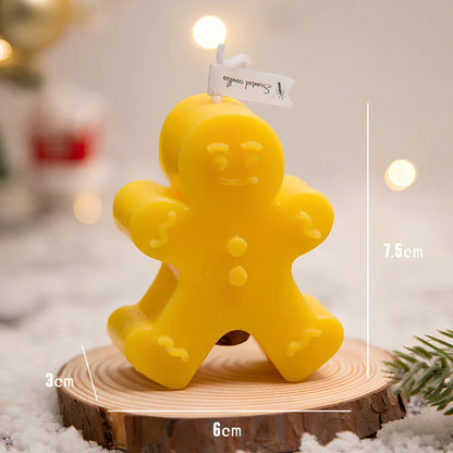 Christmas tree-shaped candle in silicone mold with soy wax and cotton wick measuring 4.5x4.5x10cm