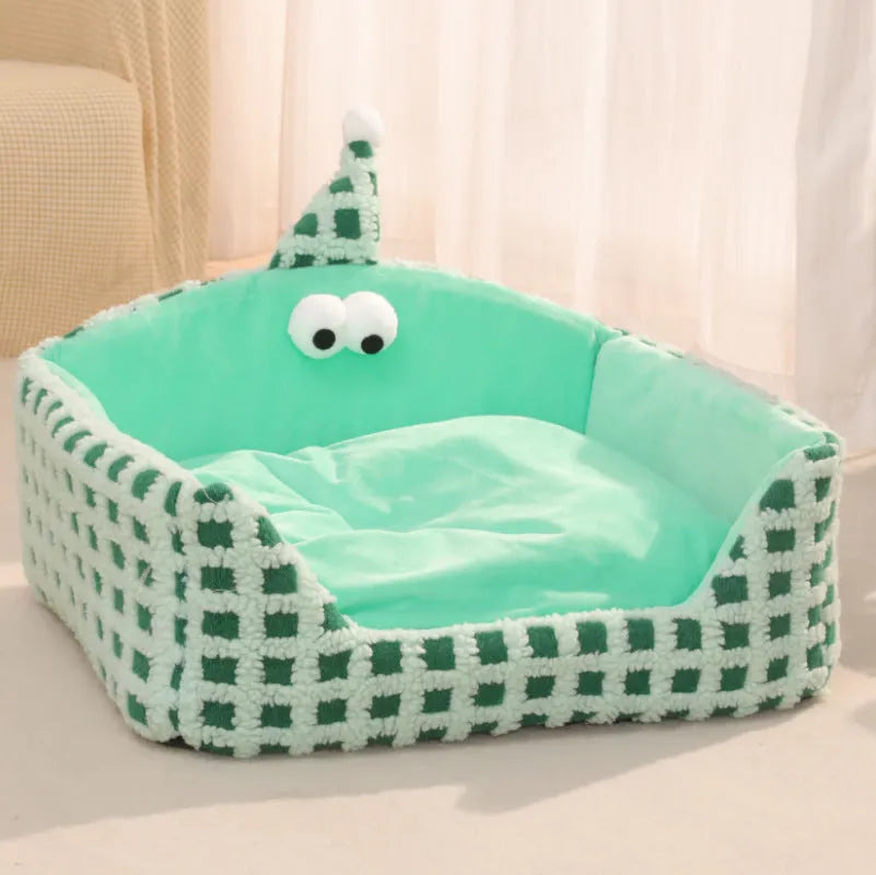 Triangular pet sleeping nest with removable cover in green, purple or yellow colours for cats