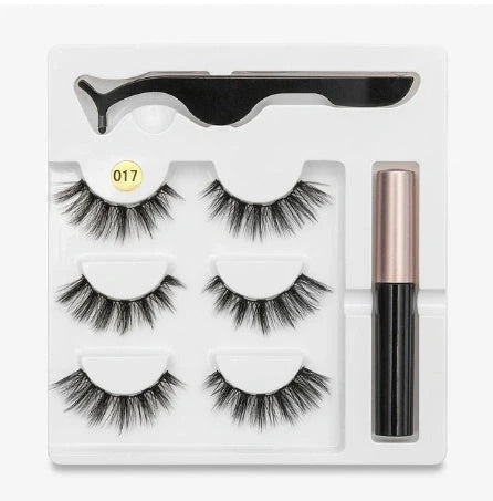 Magnetic false eyelashes set for easy, glue-free application and a stunning look.