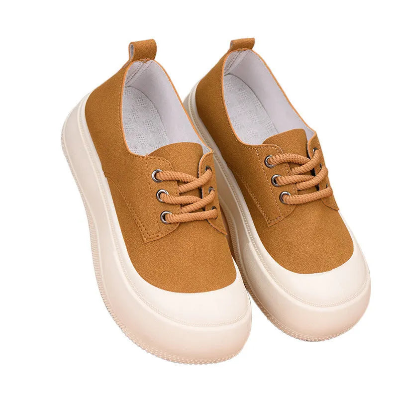 Women's camel suede platform loafers with round toe and front lace-up on a 4cm flat rubber sole.