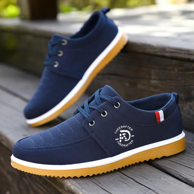 Men's black canvas low-top casual shoes with a platform heel and leather toe cap on a non-slip EVA sole.