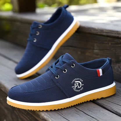 Men's black canvas low-top casual shoes with a platform heel and leather toe cap on a non-slip EVA sole.