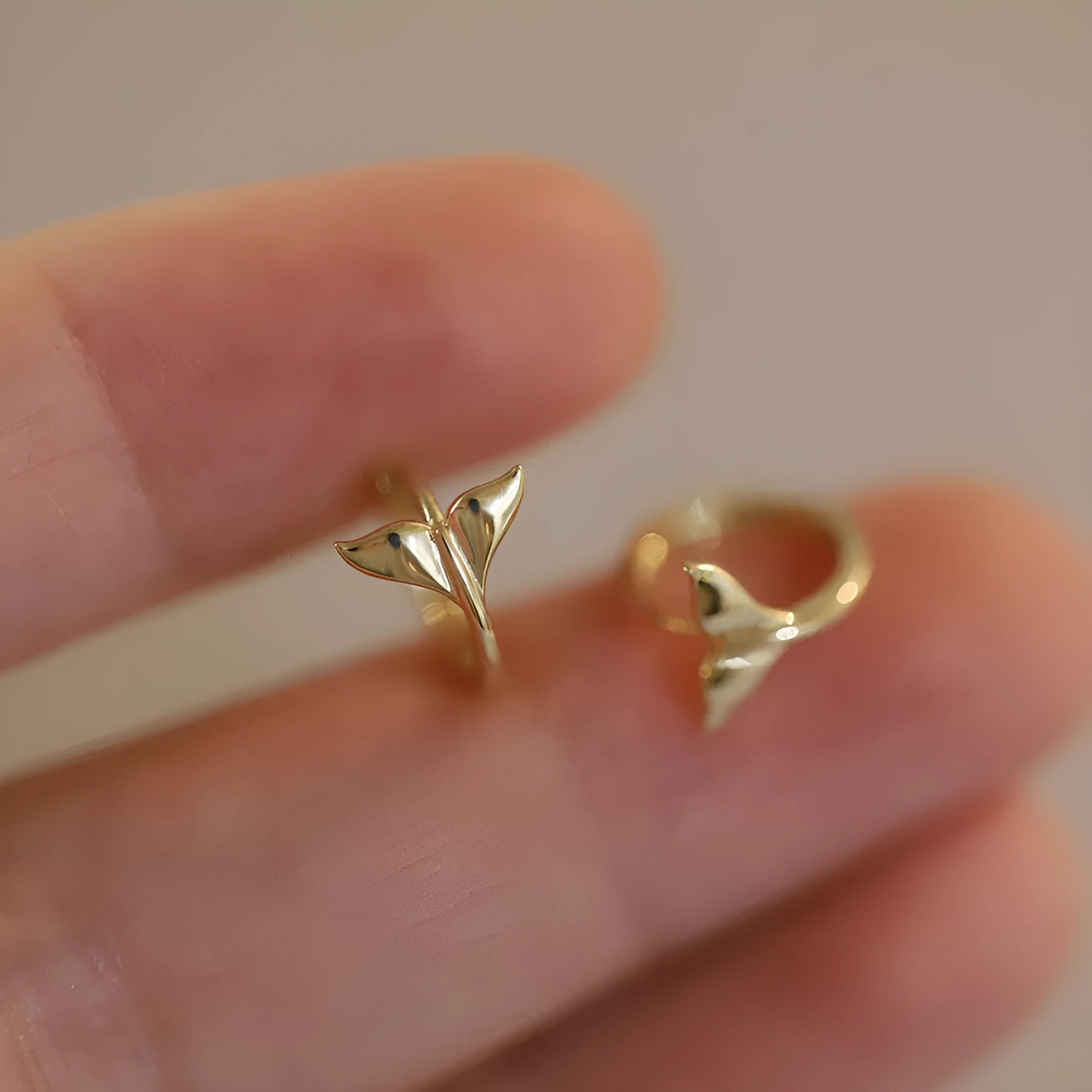 Gold plated S925 sterling silver fishtail design earrings with 8mm hoop diameter
