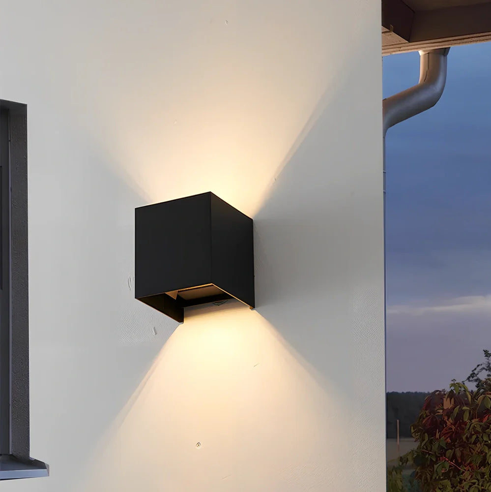 Square LED wall lamp with waterproof aluminium housing measuring 10cm × 10cm