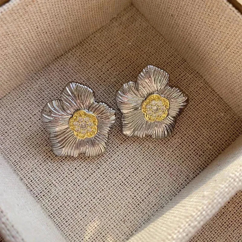 Retro textured gardenia stud earrings in two-tone copper with European styling